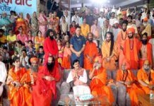 मुख्यमंत्री ने नीलगंगा आश्रम के कार्यक्रम में प्राप्त किया साधु-संतों का आशीर्वाद