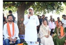 आम की छांव में मुख्यमंत्री विष्णु देव साय की चौपाल: खाट पर बैठे, ग्रामीणों की सुनी बात