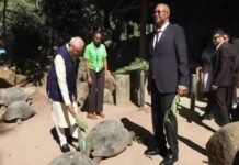 सेशेल्स में 194 साल के ‘जोनाथन’ से मिले पीएम मोदी