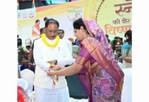 शहीद की पत्नी से राखी बंधवाकर भावुक हुए CM साय, बोले- शहीद परिवारों की जिम्मेदारी हमारी