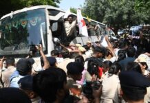 जंतर-मंतर पर CEC के खिलाफ प्रदर्शन, कई नेता हिरासत में; 12 मेट्रो स्टेशन बंद, इंटरनेट भी रोका गया
